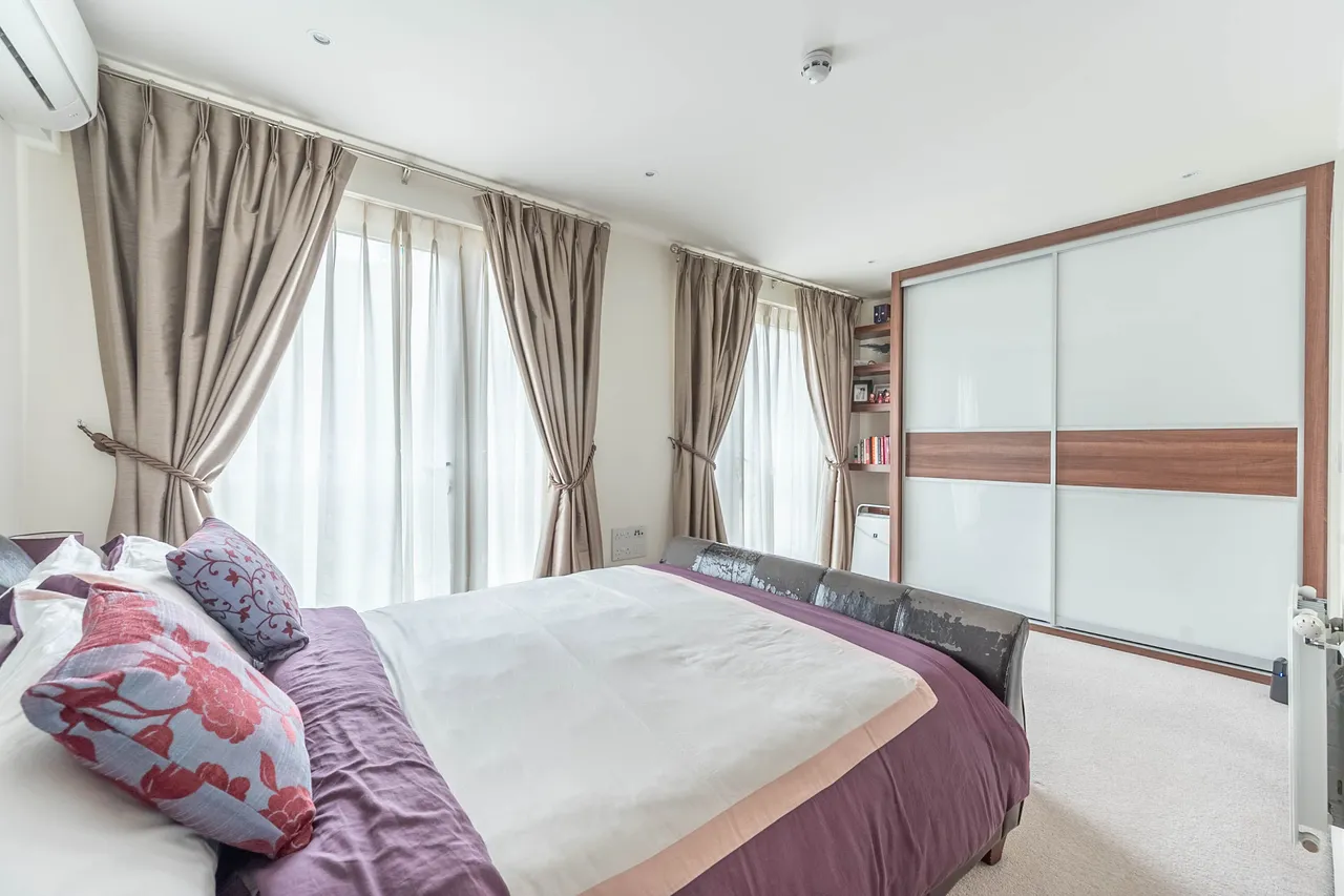 11 Ruskin Parade, Edgware, photo 2