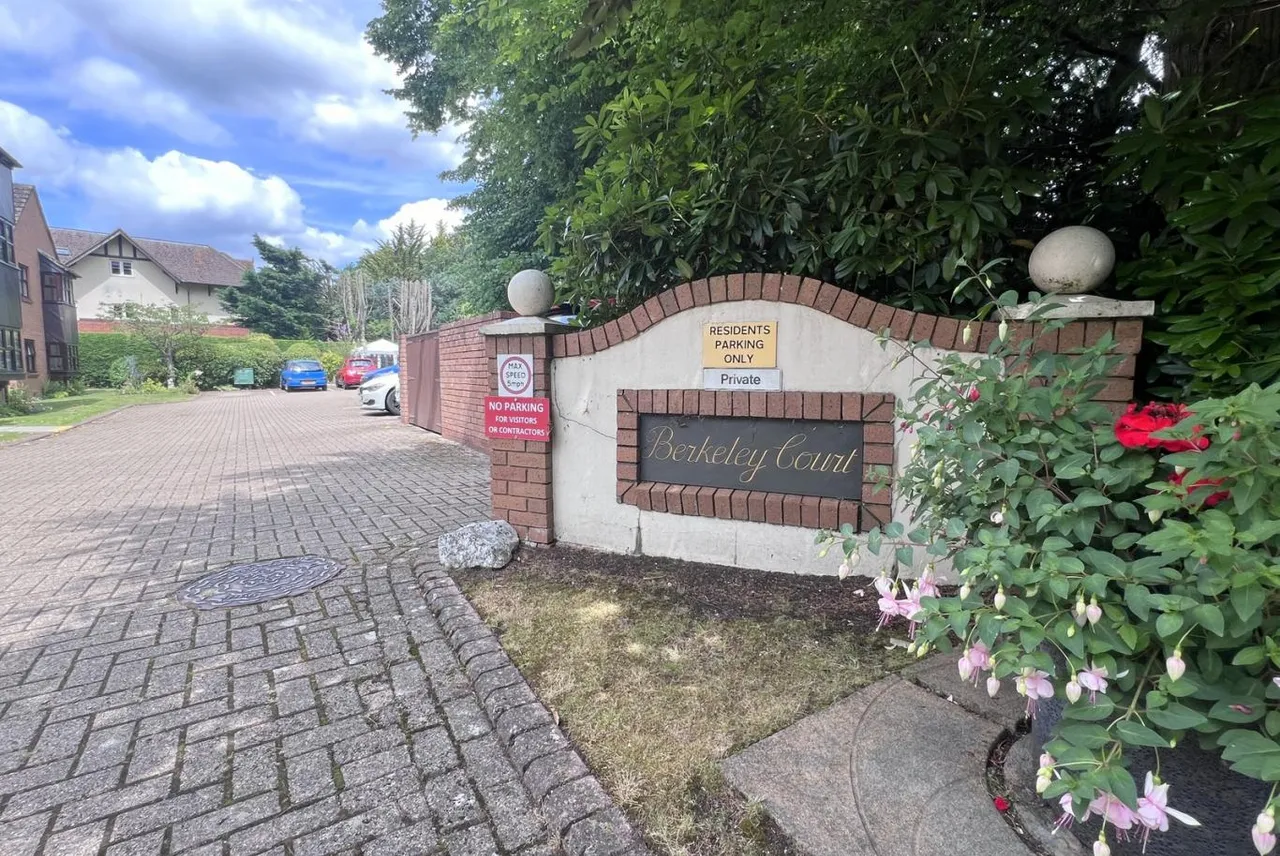 Berkeley Court, BH22, photo 12