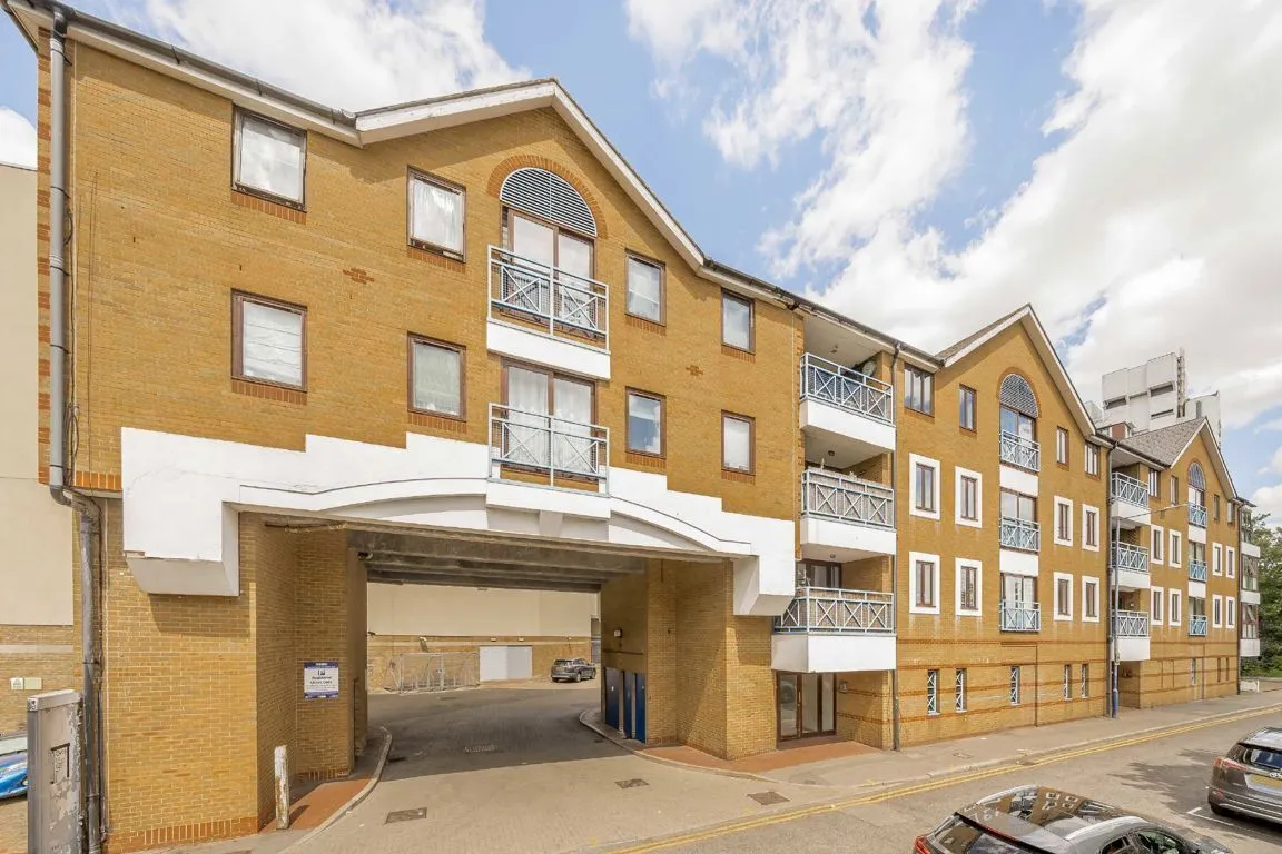 1 bed property for sale, Lady Booth Road, KT1