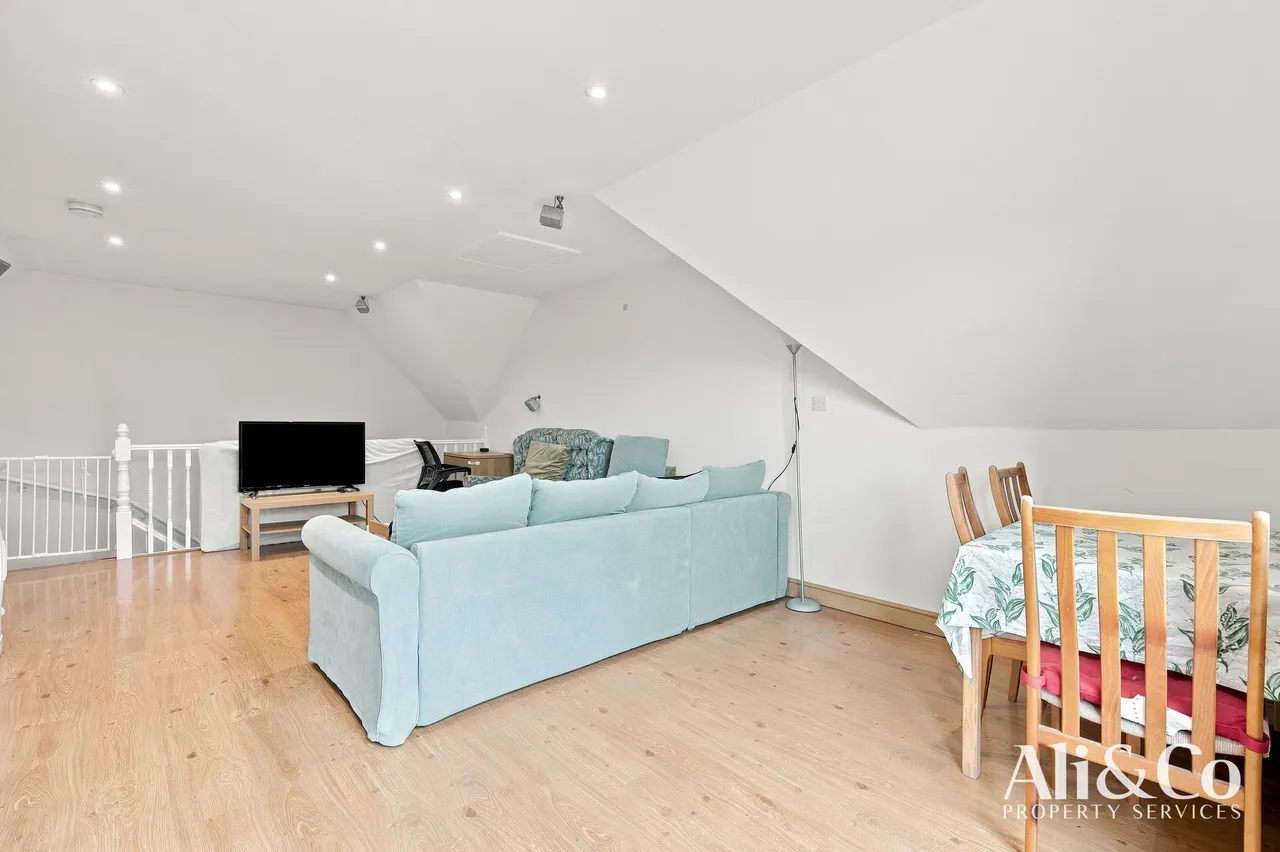 Trelawney Place, Chafford Hundred, Grays, Essex, RM16 6DG, photo 5