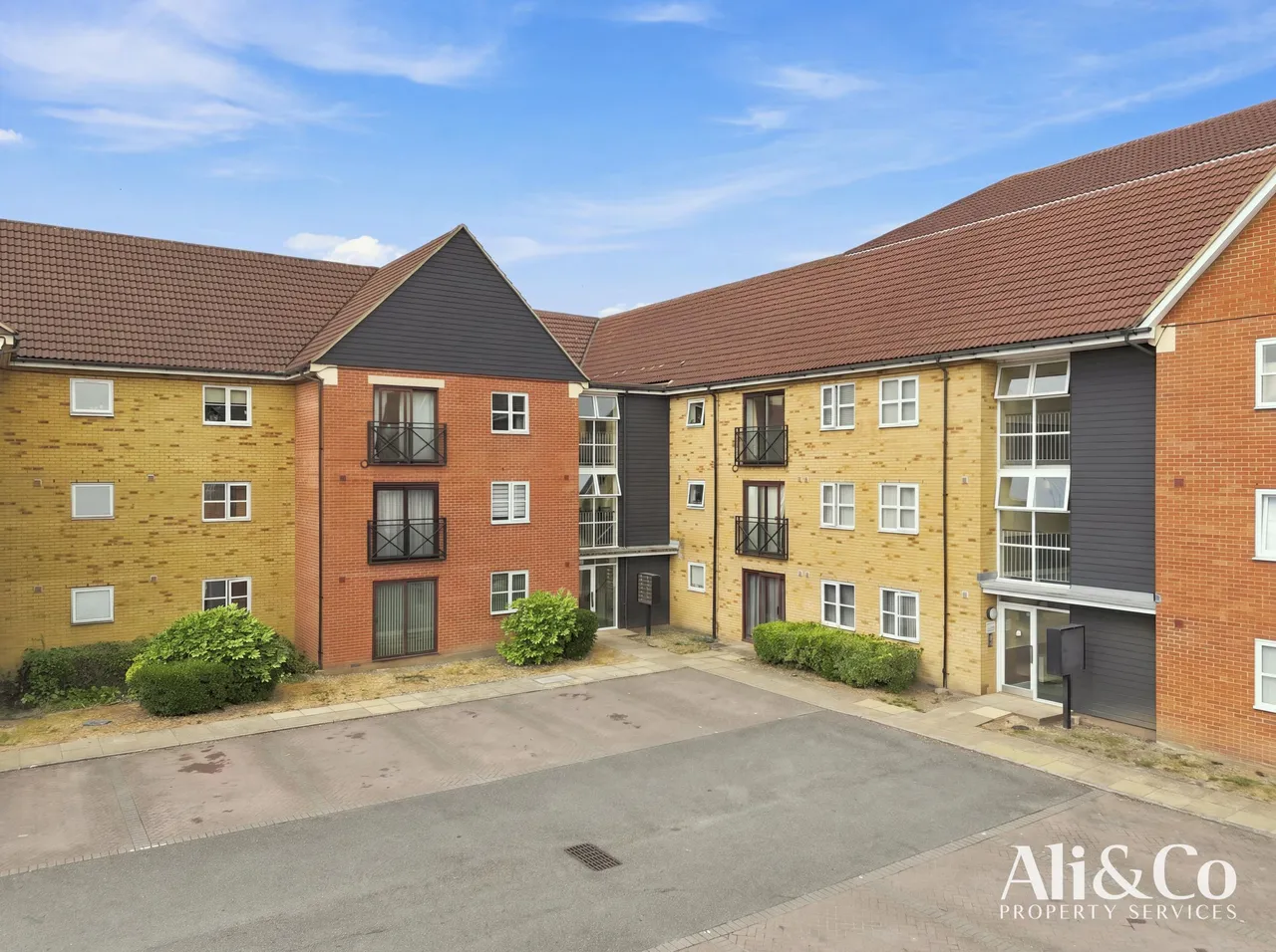 2 bed flat for sale — Trelawney Place, Chafford Hundred, Grays, Essex, RM16 6DG