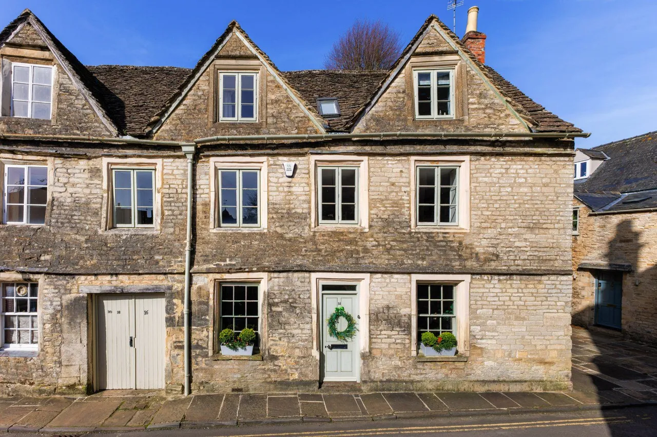 Coxwell Street, Cirencester, Gloucestershire, GL7 2BH, photo 7