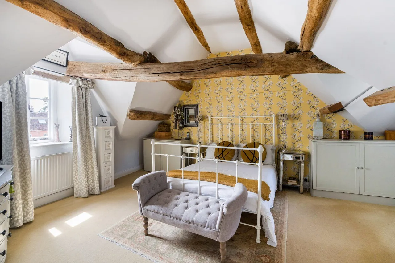 Coxwell Street, Cirencester, Gloucestershire, GL7 2BH, photo 10