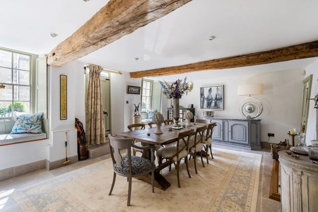 Coxwell Street, Cirencester, Gloucestershire, GL7 2BH, photo 6