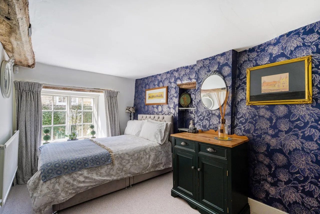 Coxwell Street, Cirencester, Gloucestershire, GL7 2BH, photo 11