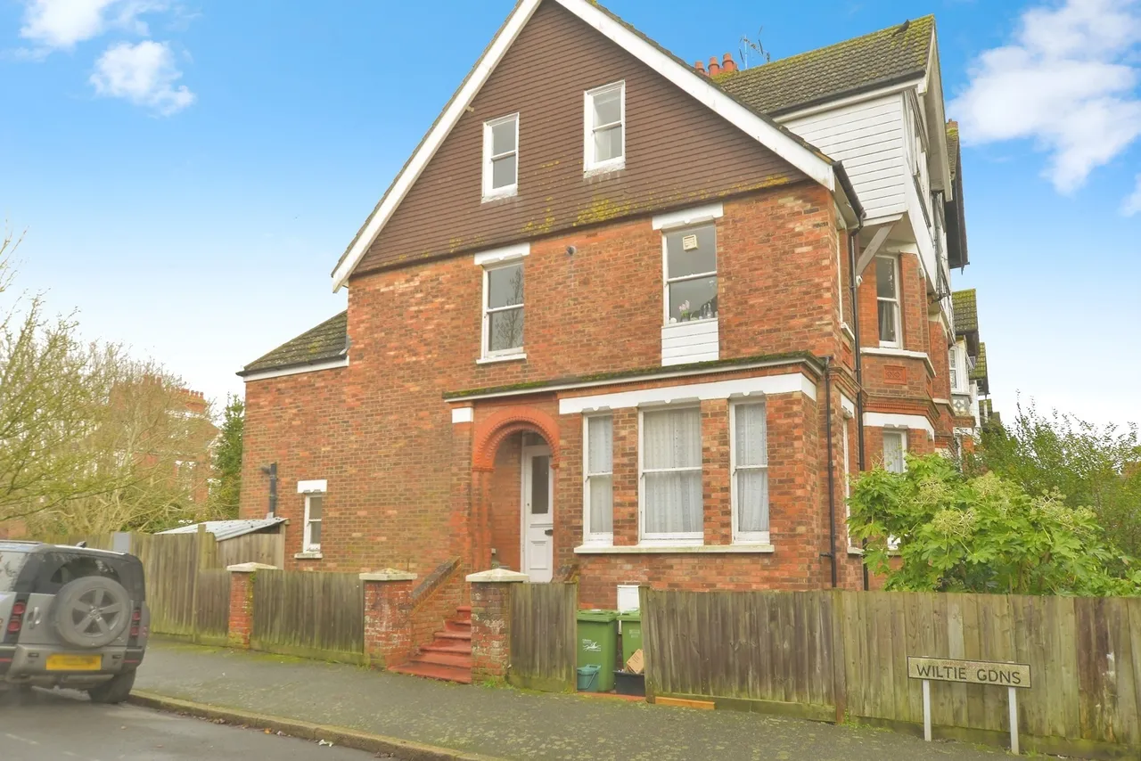 1 bed flat for sale — Broadmead Road, Folkestone, Kent, CT19