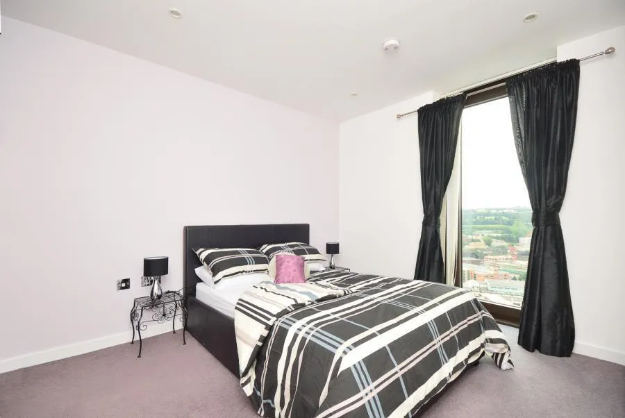 18th floor in City Lofts, 7 St Pauls Square, S1 2LL, photo 4