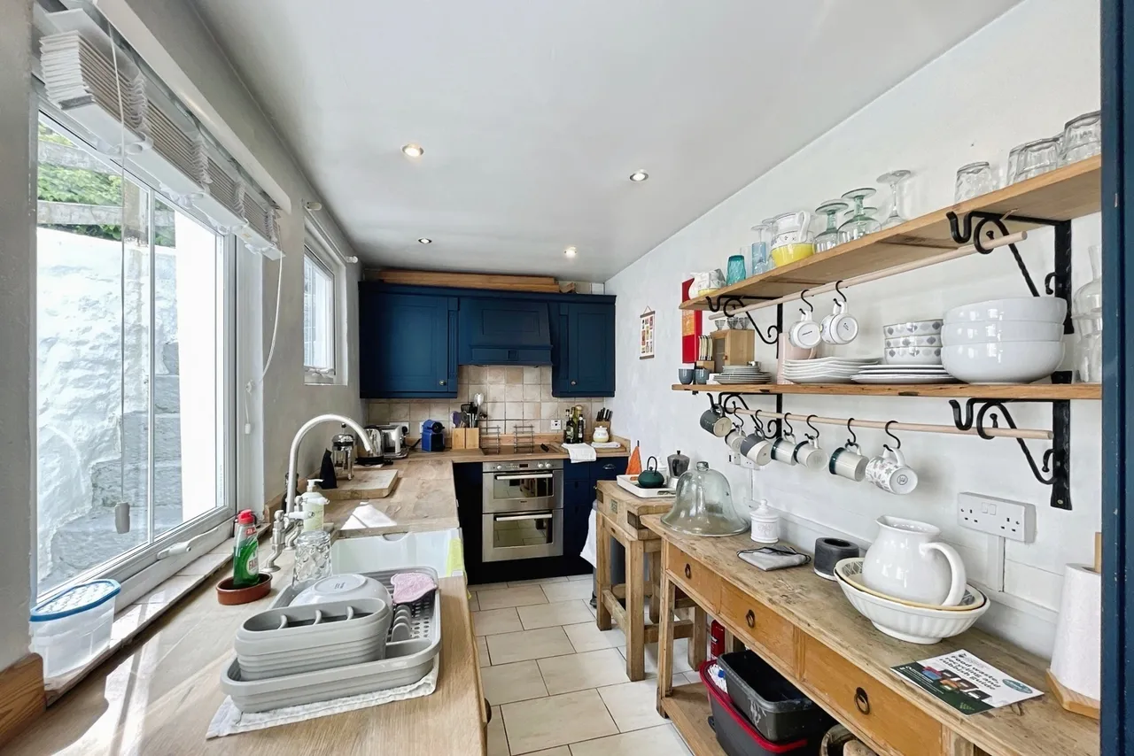 Road, Porthleven, TR13, photo 9