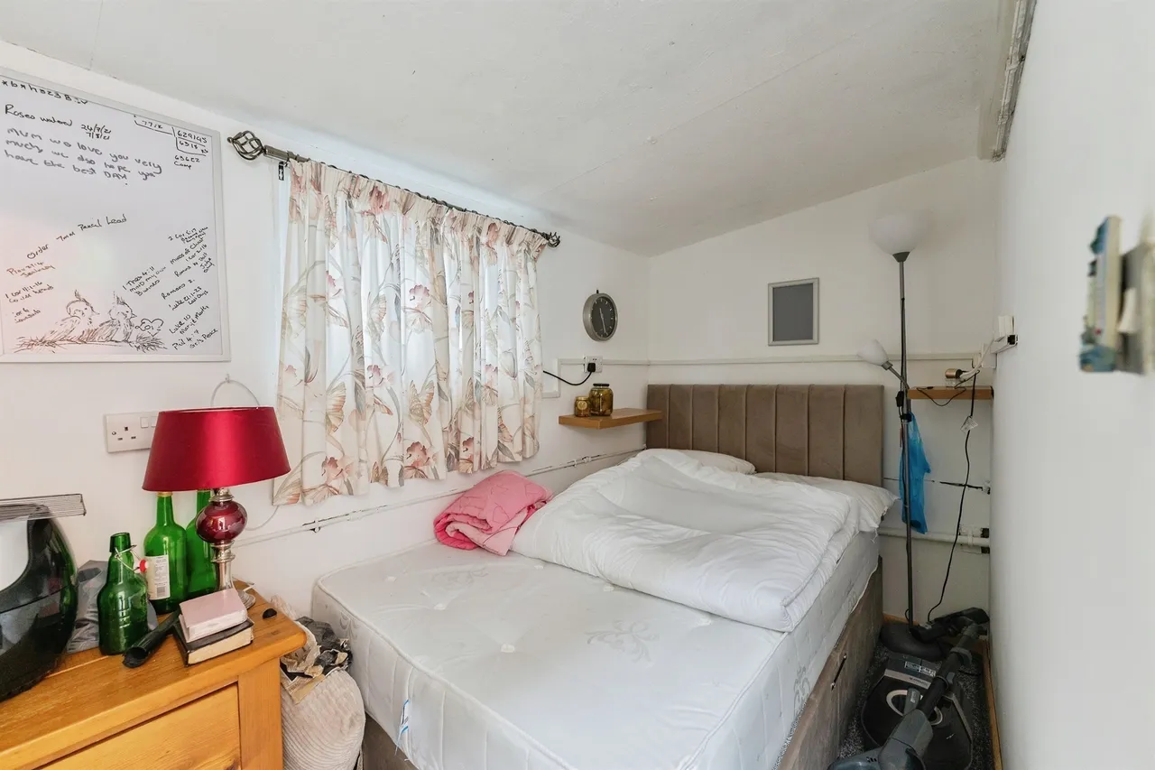 Mallory Road, Whitby, CH65, photo 13