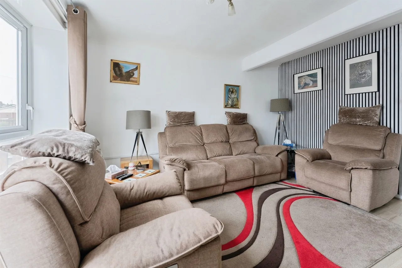 Mallory Road, Whitby, CH65, photo 5