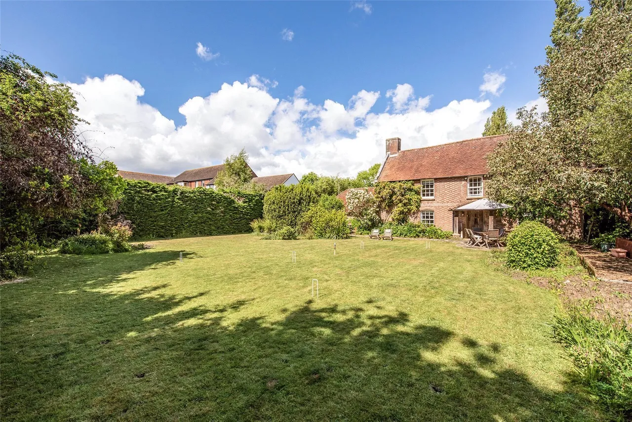 6 bed property for sale, Lake Lane, Barnham, PO22