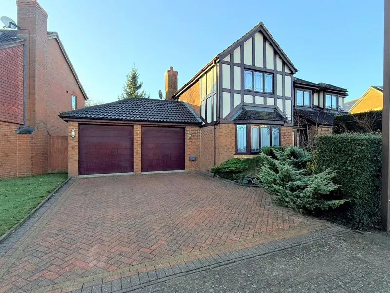 5 bed house for sale — Paxton Crescent, Shenley Lodge, Milton Keynes, Buckinghamshire, MK5 7PY