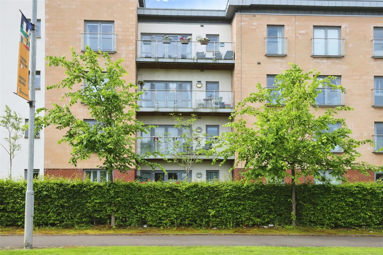 Stewarton Road, Newton Mearns, G77, photo 18