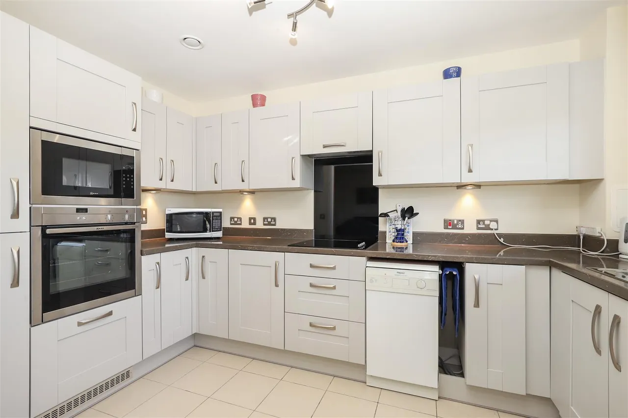 Stewarton Road, Newton Mearns, G77, photo 4