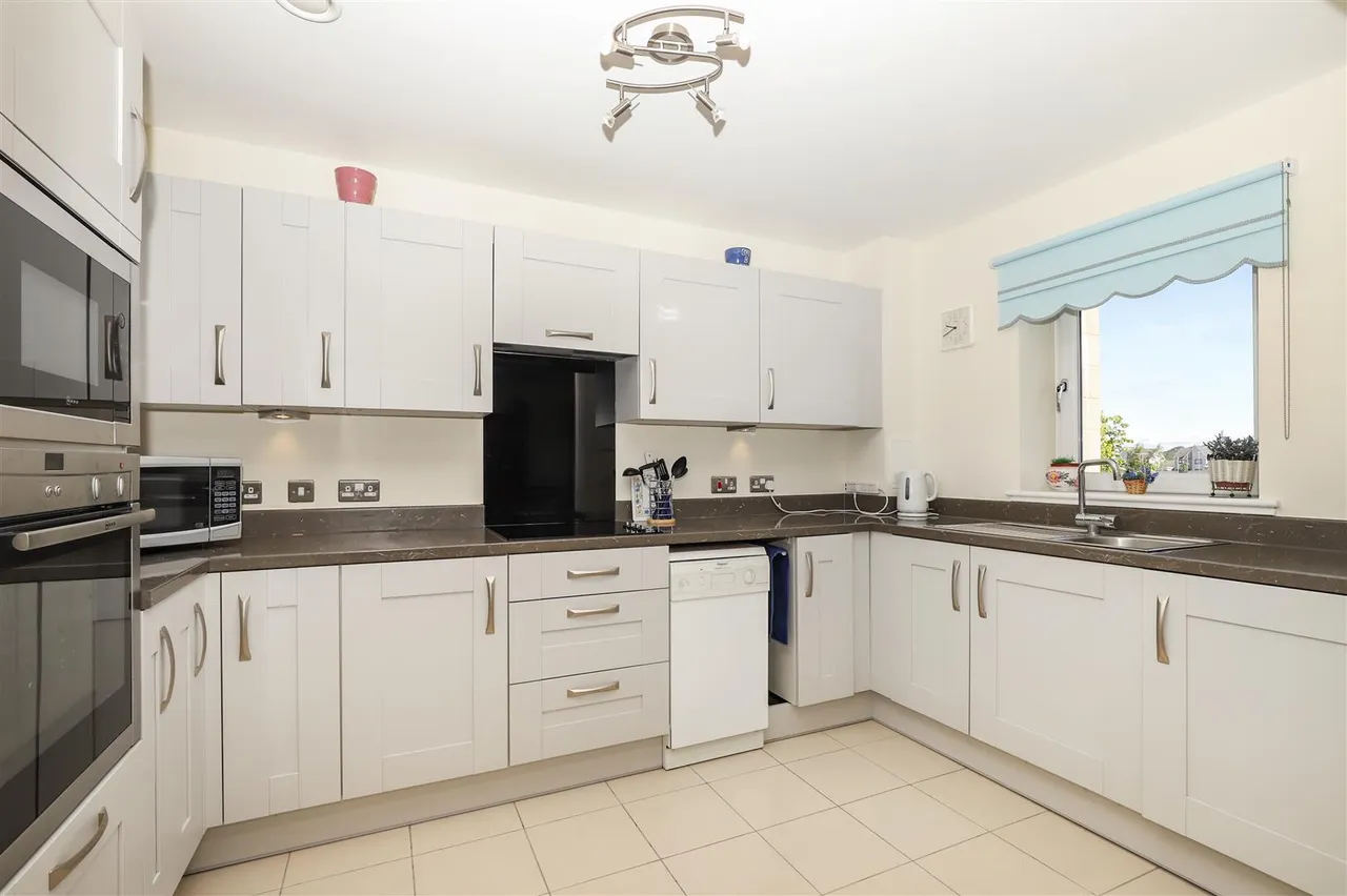 Stewarton Road, Newton Mearns, G77, photo 3