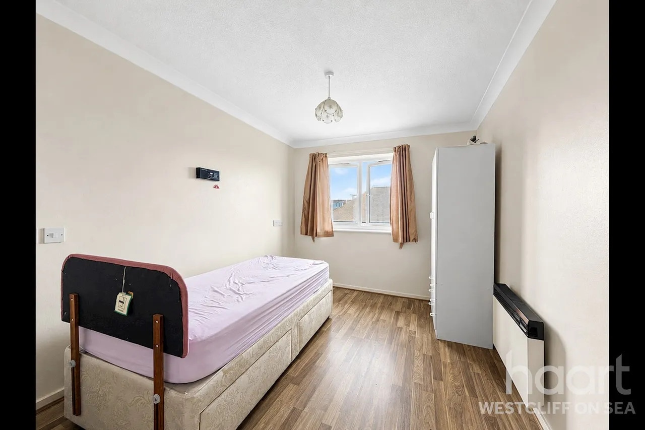 Imperial Avenue, Westcliff-On-Sea, SS0, photo 3