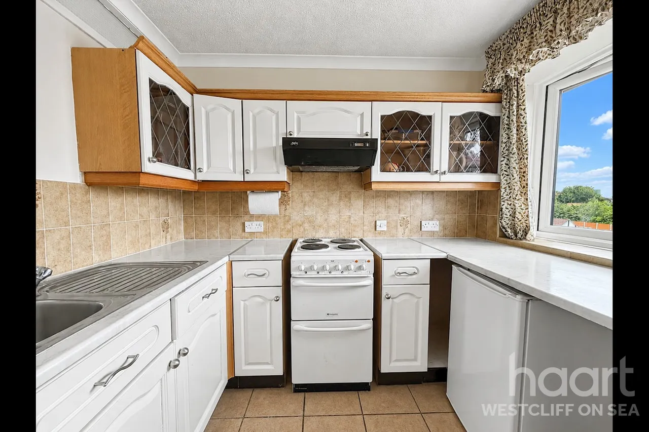 Imperial Avenue, Westcliff-On-Sea, SS0, photo 2