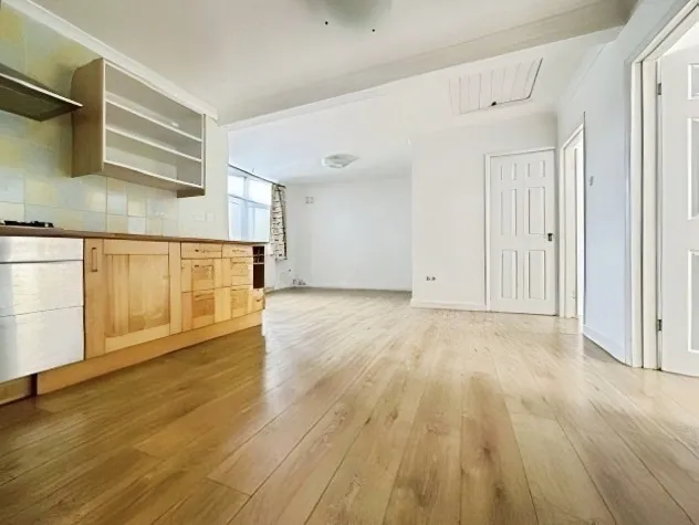 Beeches Road, Farnham Common, SL2, photo 12