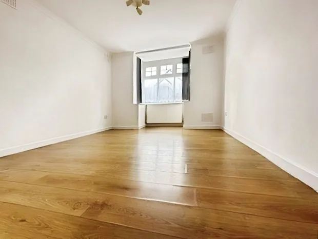Beeches Road, Farnham Common, SL2, photo 15