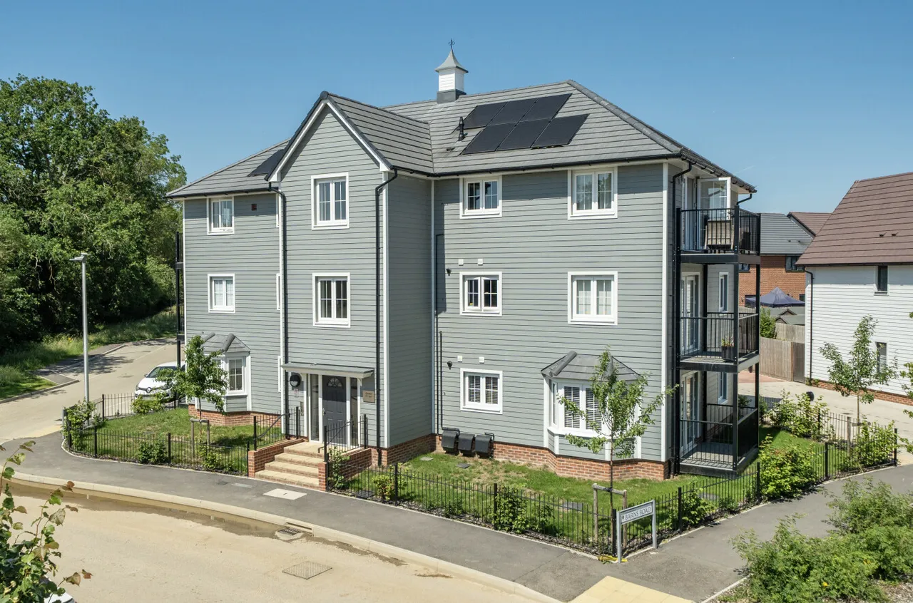 1 bed flat for sale — Barns Road, Finchwood Park, Wokingham, Berkshire, RG40 4BN