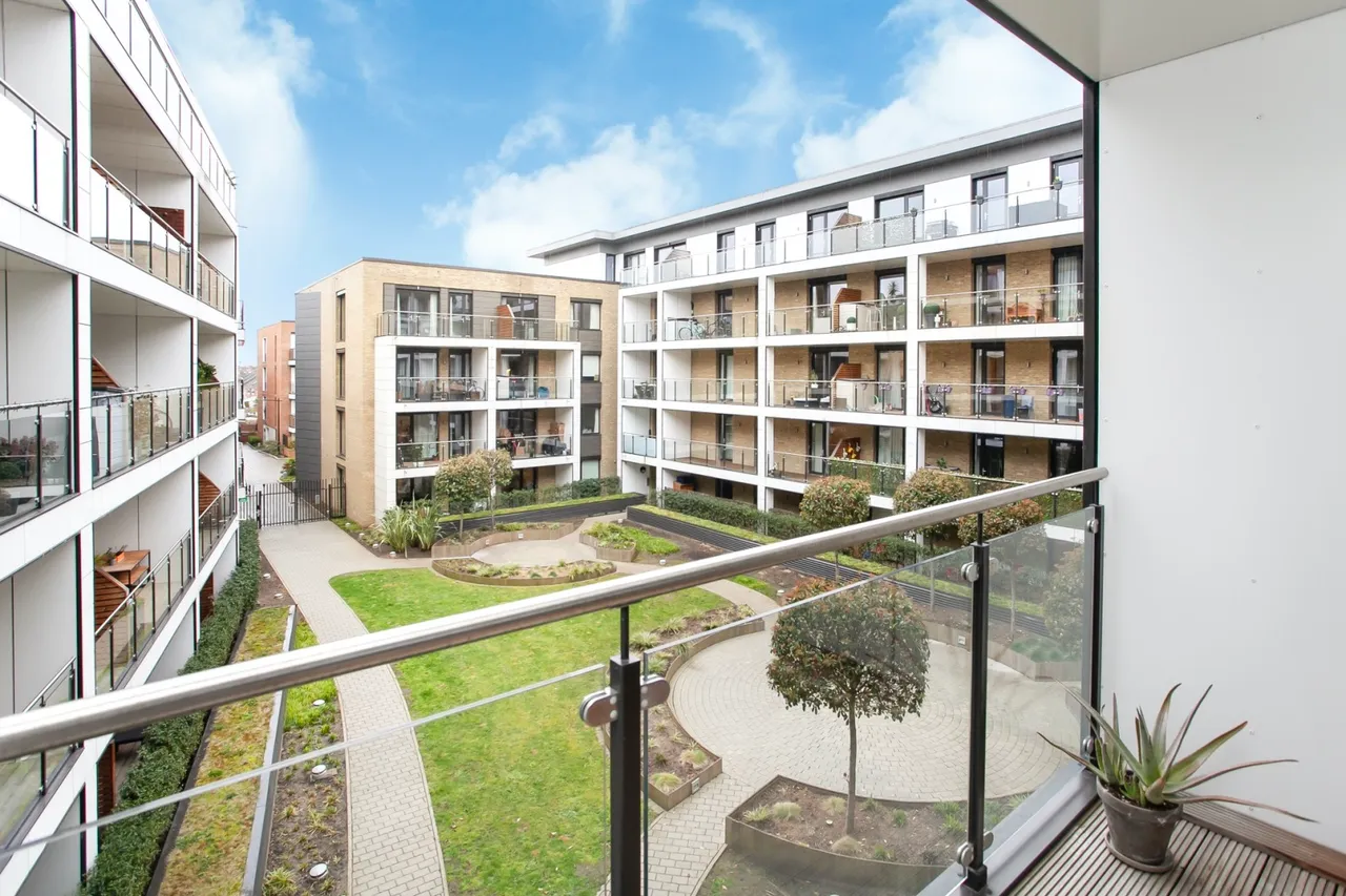Knaresborough Drive, London, SW18, photo 7