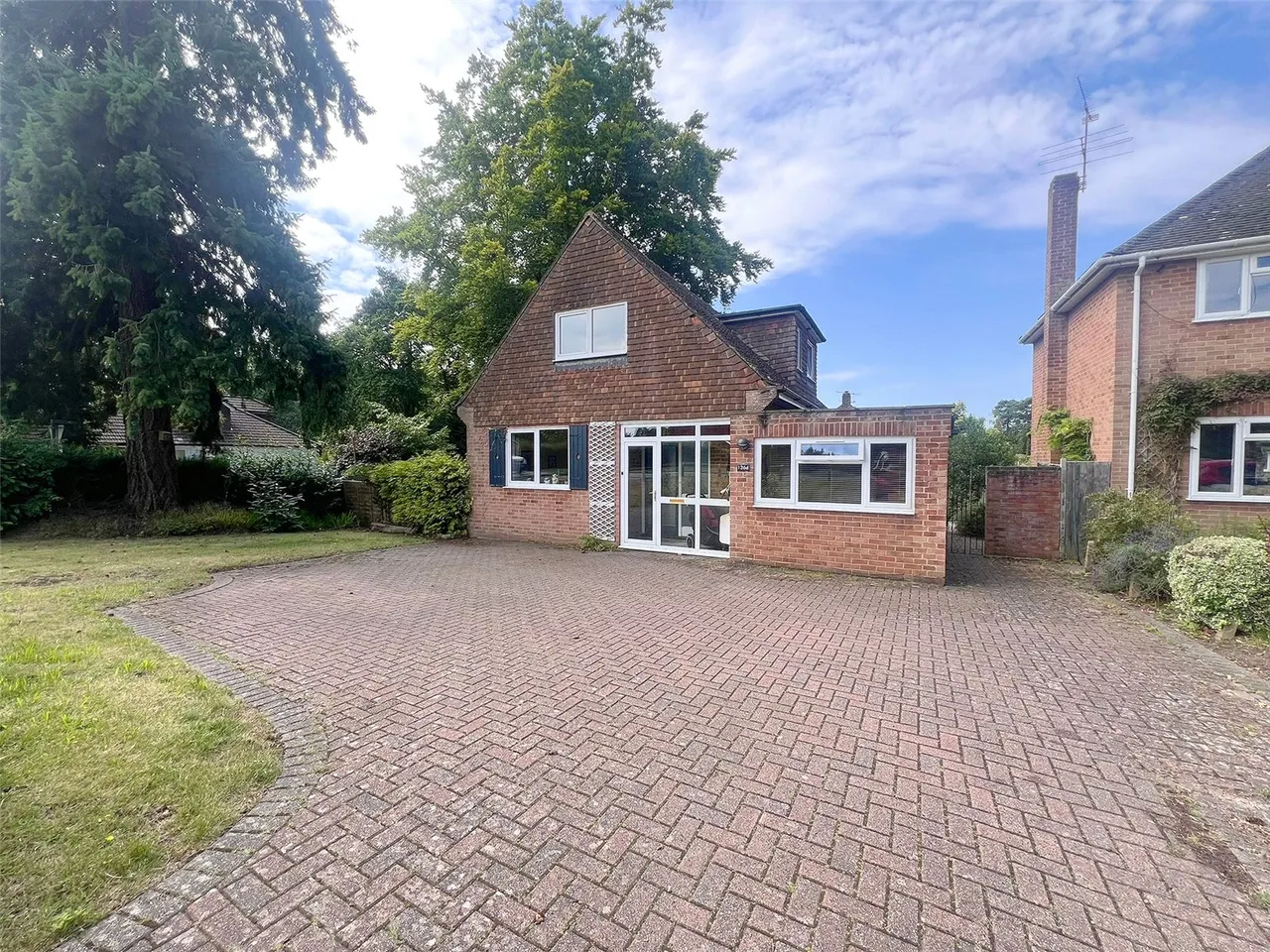 3 bed house for sale — Reading Road South, Fleet, Hampshire, GU52 7TP