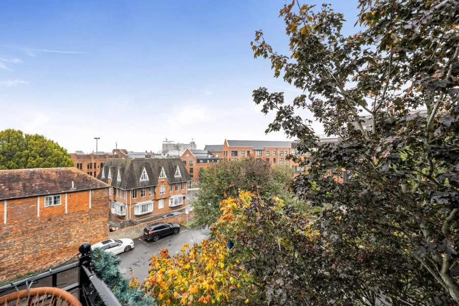 Market Street, Newbury, RG14, photo 8