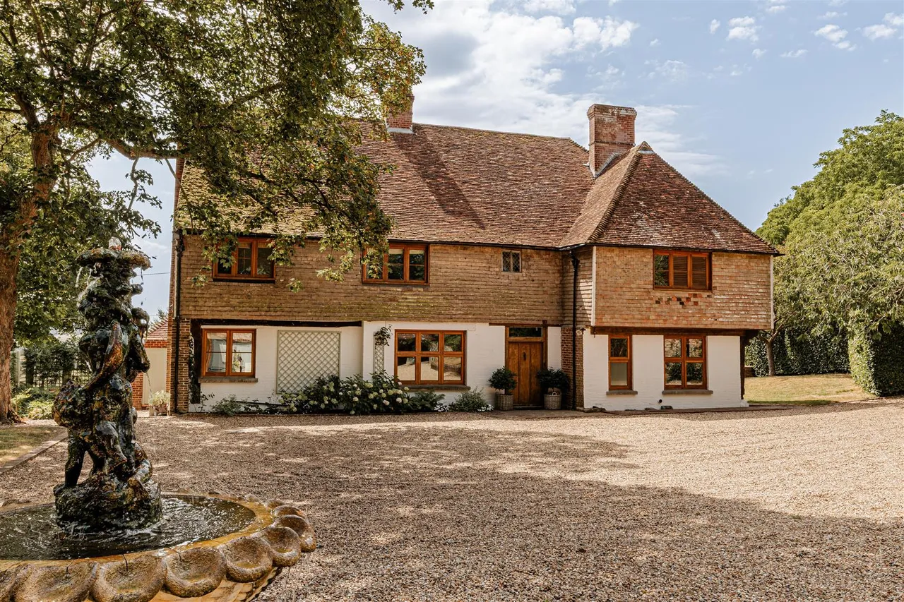 Longage Hill, Lyminge, Folkestone, Kent, CT18 8HB, photo 4