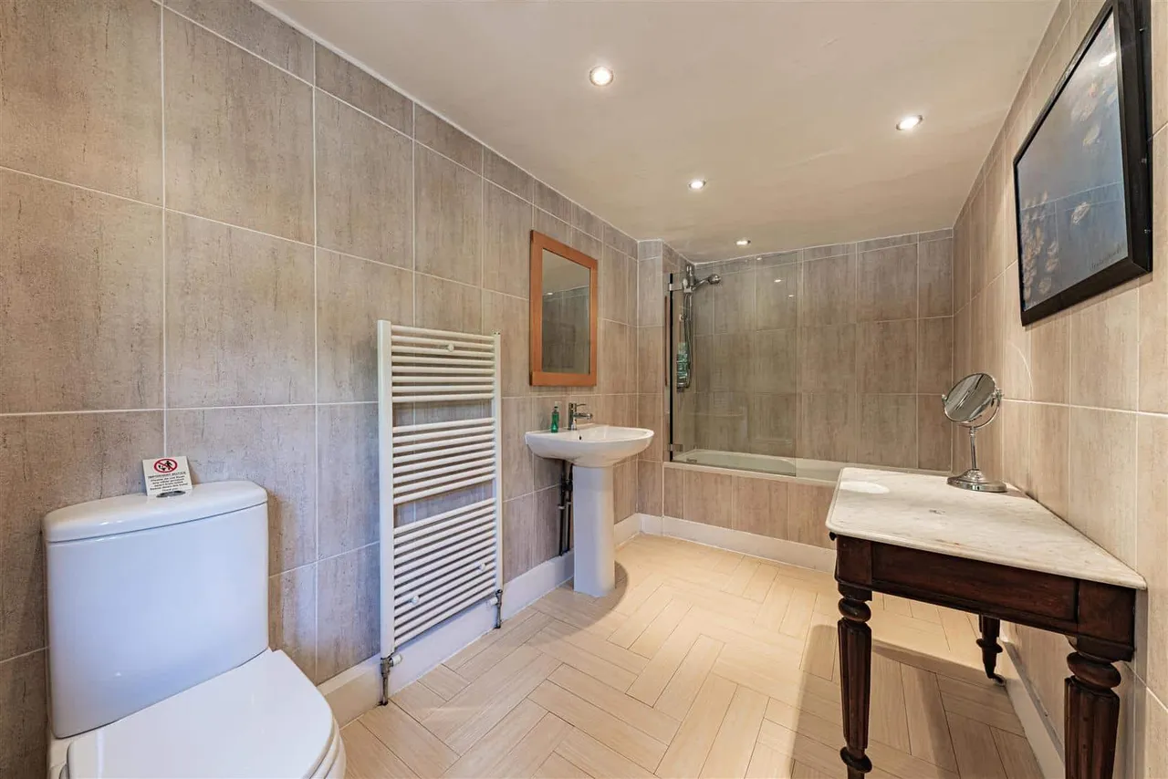 Longage Hill, Lyminge, Folkestone, Kent, CT18 8HB, photo 41