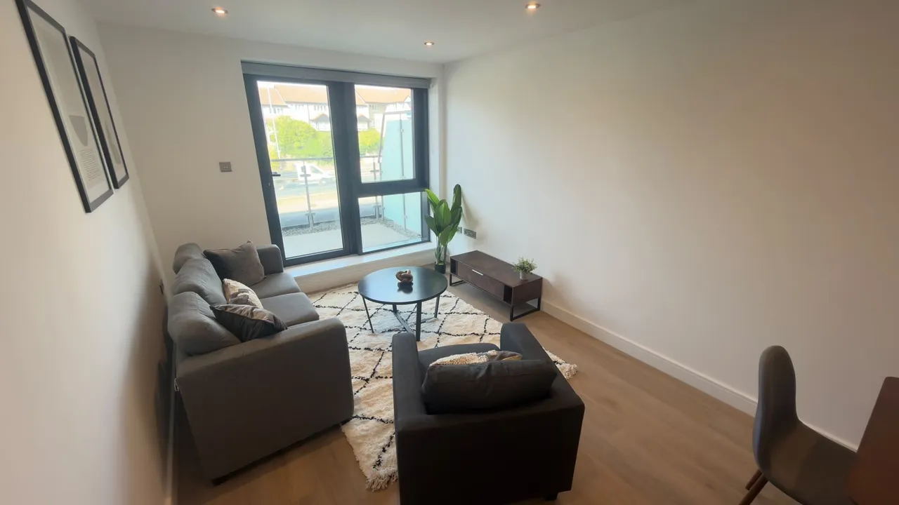 2 bed flat to rent — The Axis