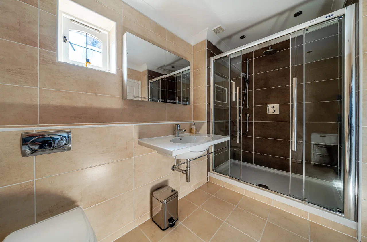 Fairlawn Park, Horsell, GU21, photo 18
