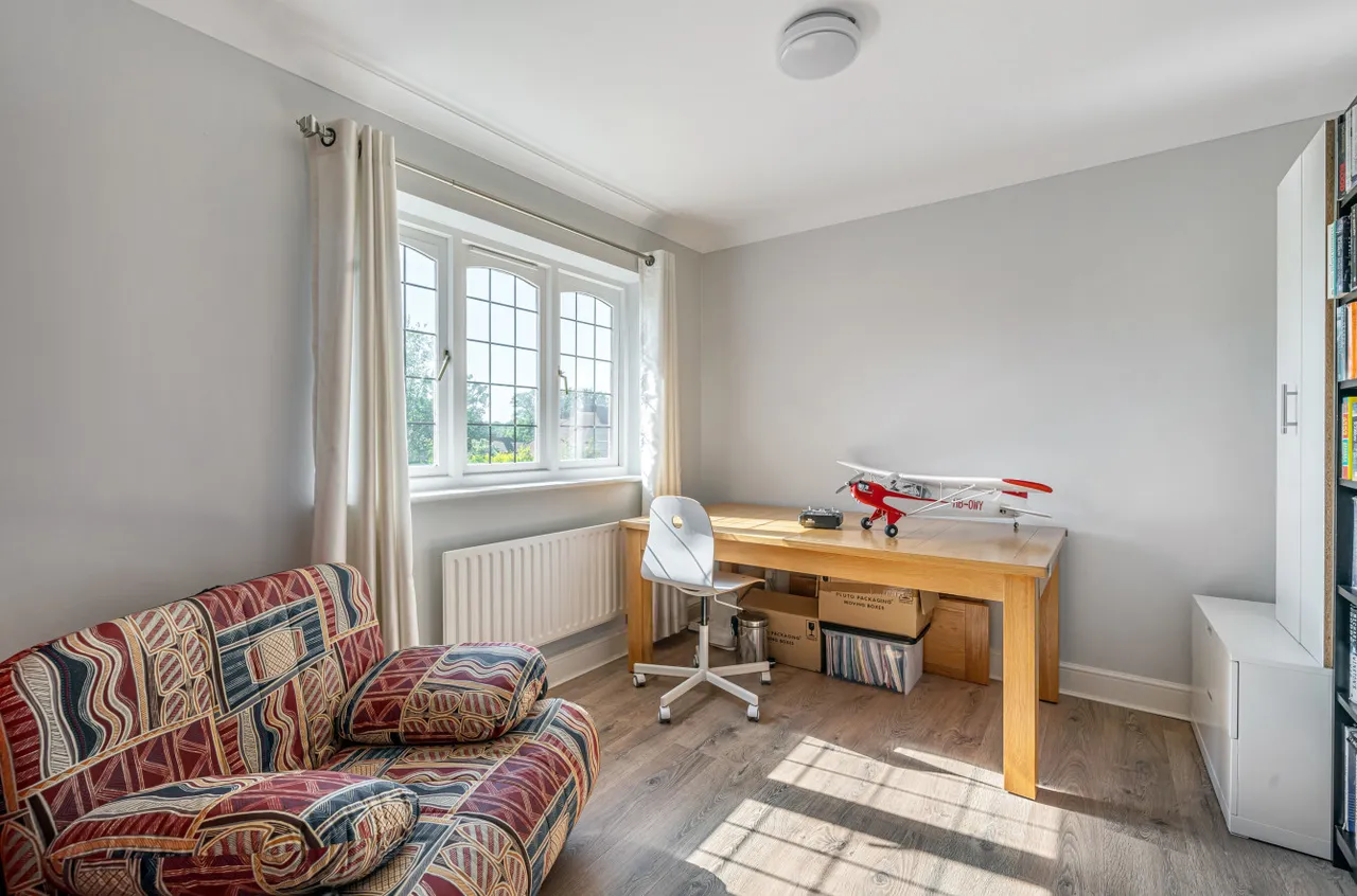 Fairlawn Park, Horsell, GU21, photo 17