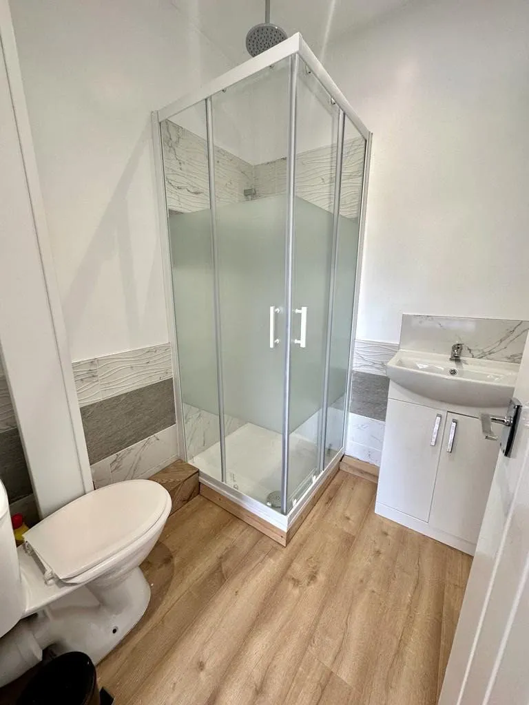 Marlborough Road, Swindon, Wiltshire, SN3 1NL, photo 17