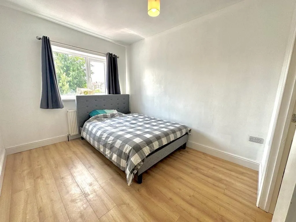 Marlborough Road, Swindon, Wiltshire, SN3 1NL, photo 16