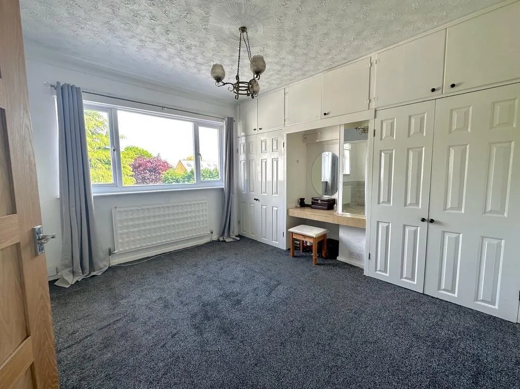 Marlborough Road, Swindon, Wiltshire, SN3 1NL, photo 13