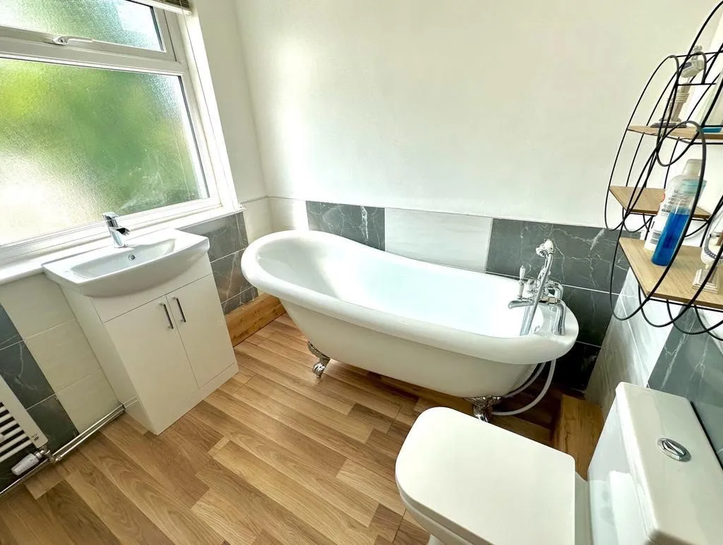Marlborough Road, Swindon, Wiltshire, SN3 1NL, photo 15