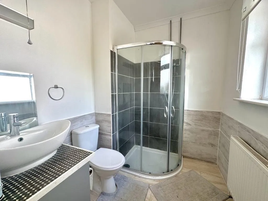 Marlborough Road, Swindon, Wiltshire, SN3 1NL, photo 12