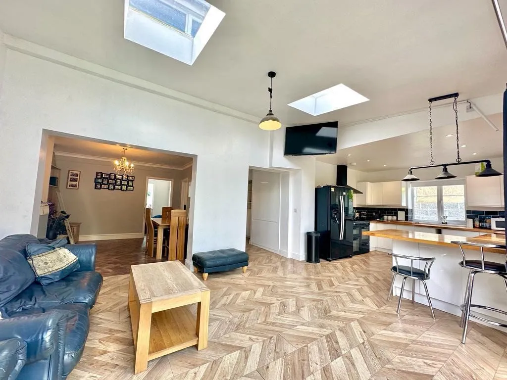 Marlborough Road, Swindon, Wiltshire, SN3 1NL, photo 4