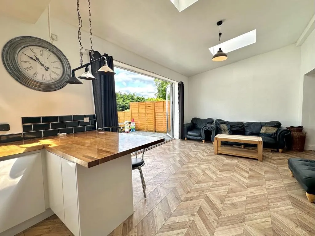 Marlborough Road, Swindon, Wiltshire, SN3 1NL, photo 8