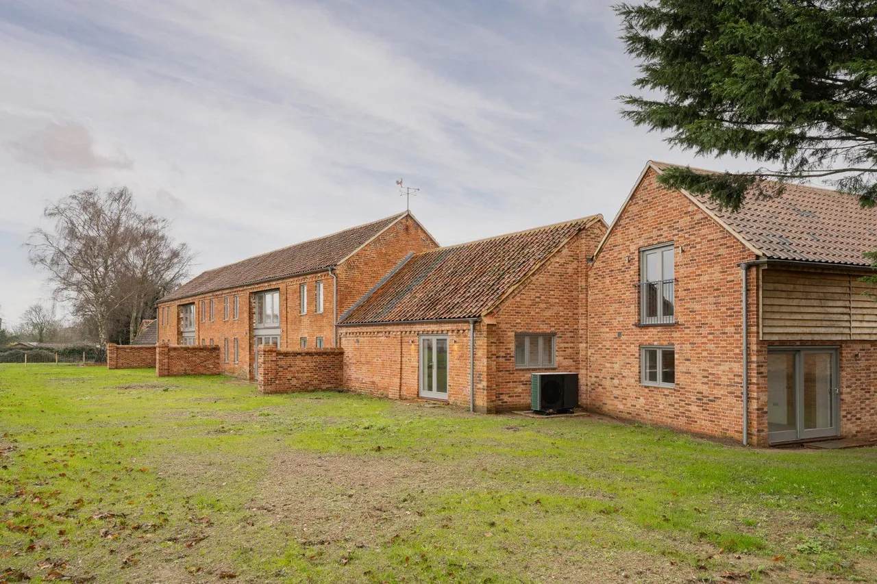 3 bed property for sale — Banningham, Norfolk, NR11 7DY