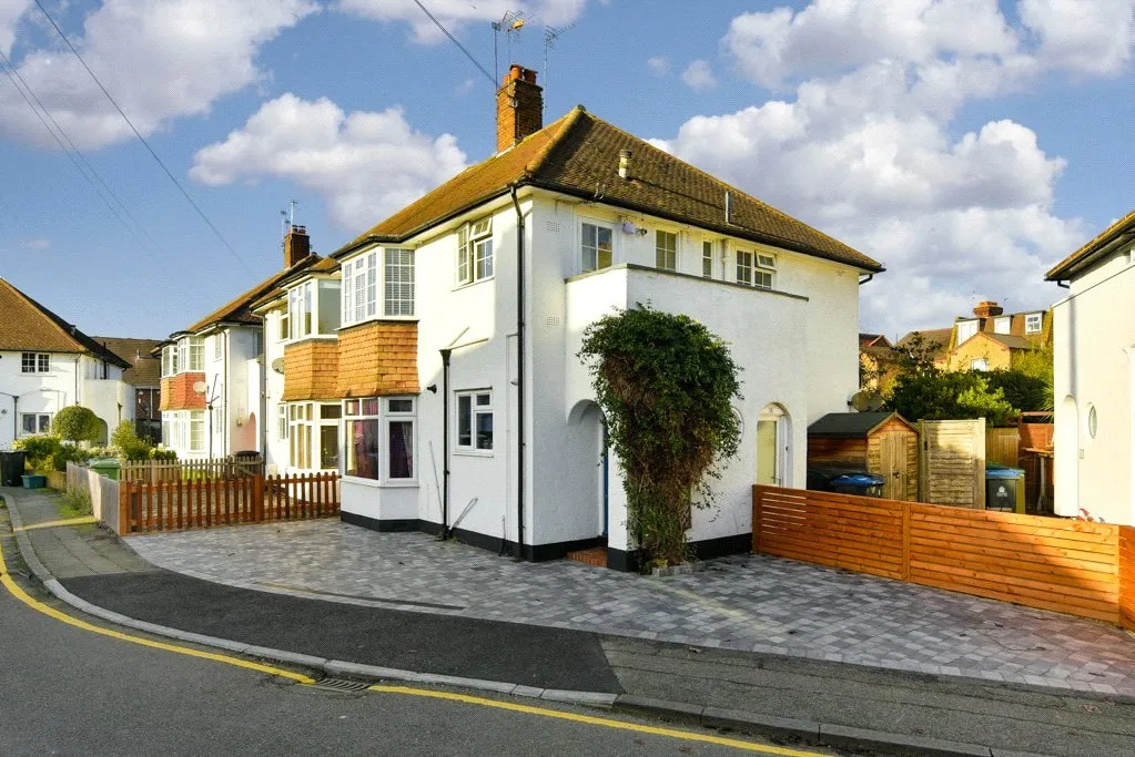 2 bed flat for sale — Grove Close, Kingston, KT1
