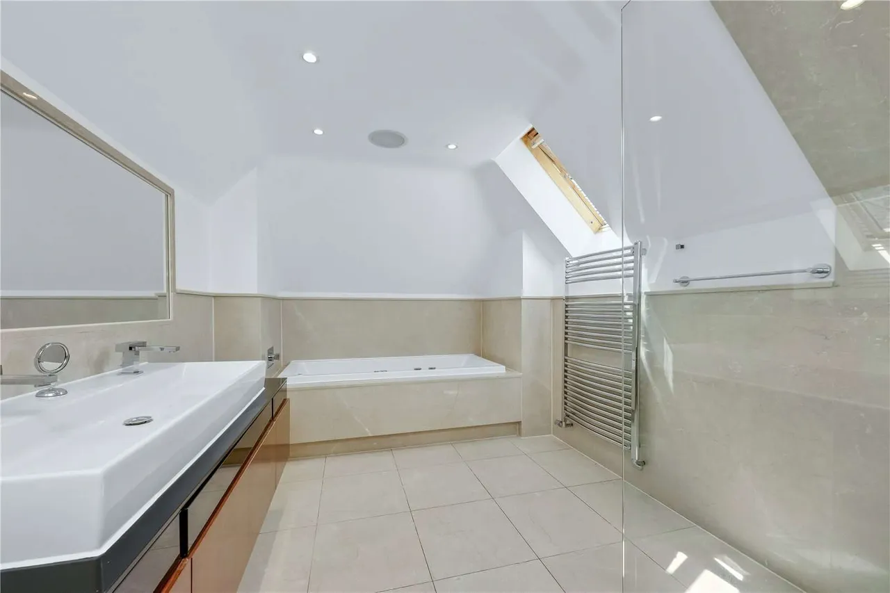 Weybridge Park, Weybridge, Surrey, KT13 8SL, photo 12