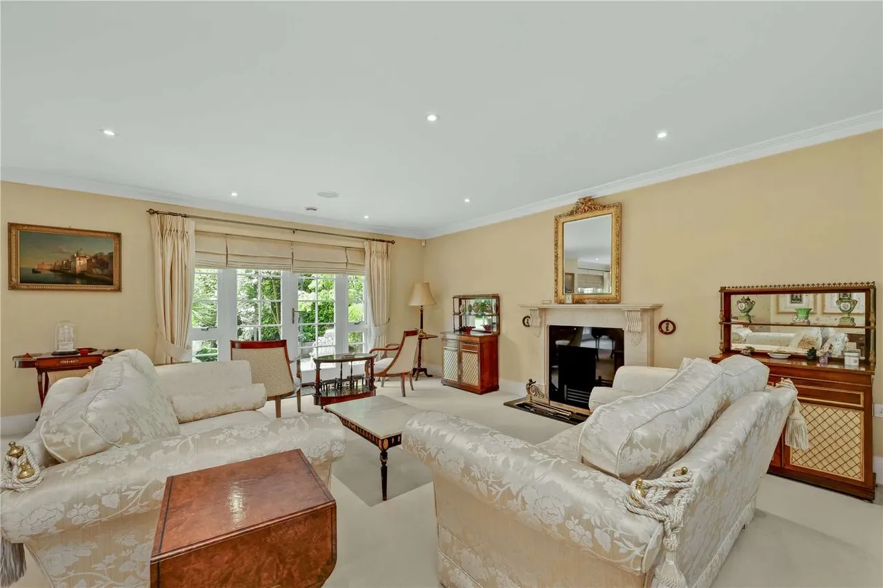 Weybridge Park, Weybridge, Surrey, KT13 8SL, photo 3