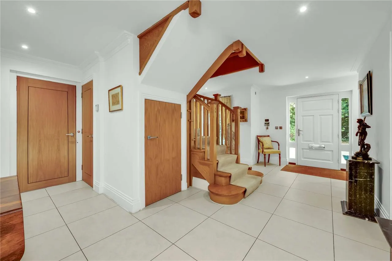 Weybridge Park, Weybridge, Surrey, KT13 8SL, photo 4