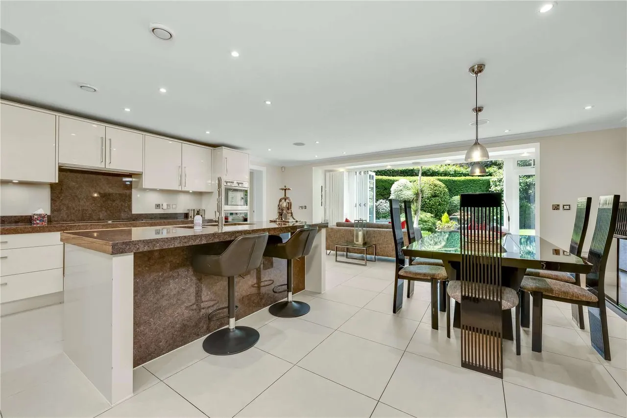 Weybridge Park, Weybridge, Surrey, KT13 8SL, photo 6