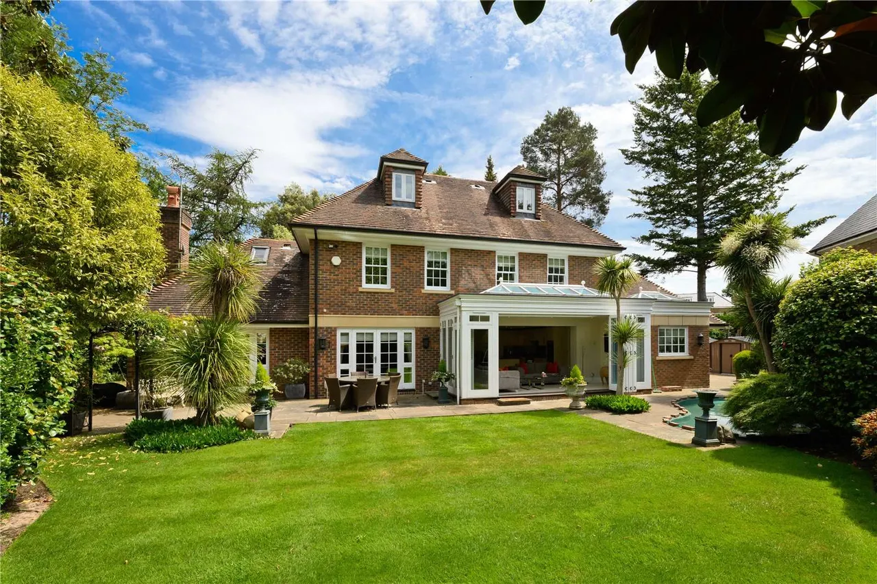 Weybridge Park, Weybridge, Surrey, KT13 8SL, photo 2