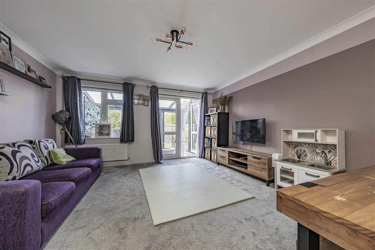 Cobb Close, Datchet, Slough, SL3 9QZ, photo 4