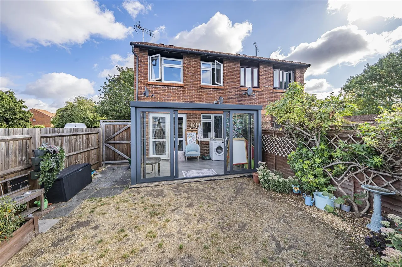 Cobb Close, Datchet, Slough, SL3 9QZ, photo 11