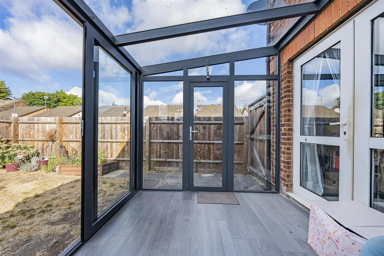 Cobb Close, Datchet, Slough, SL3 9QZ, photo 9