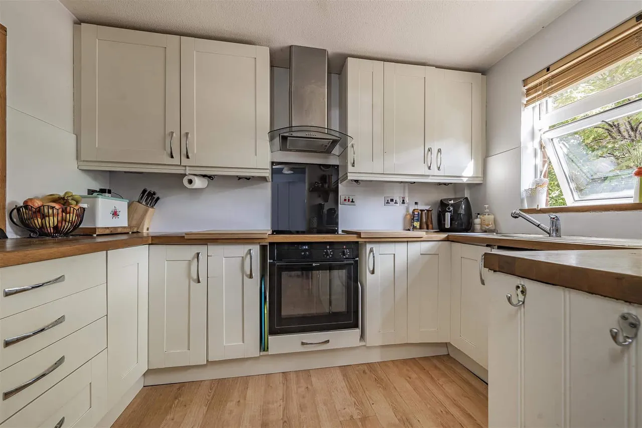 Cobb Close, Datchet, Slough, SL3 9QZ, photo 2